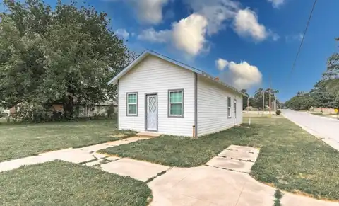 727 N 5th St, Arkansas City, KS 67005