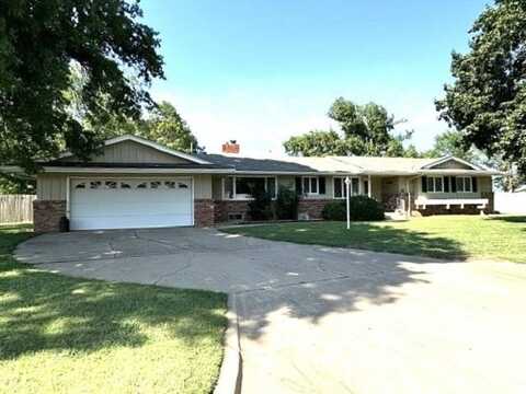 18 Easy St, Winfield, KS 67156