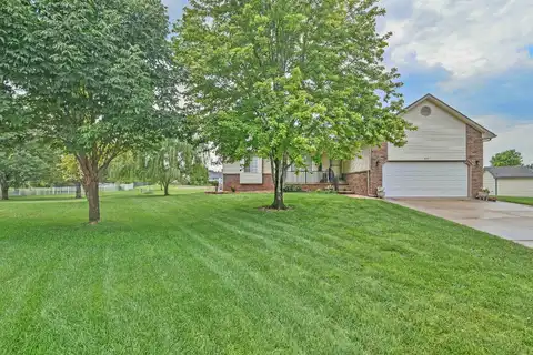 422 S Streamside Ct, Clearwater, KS 67026