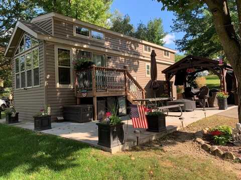 335 Sunrise Court, Edgerton, WI 53534