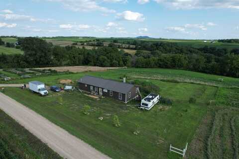 693 Joes Lane, Platteville, WI 53818