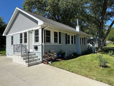 904 Dickinson Avenue, Edgerton, WI 53534