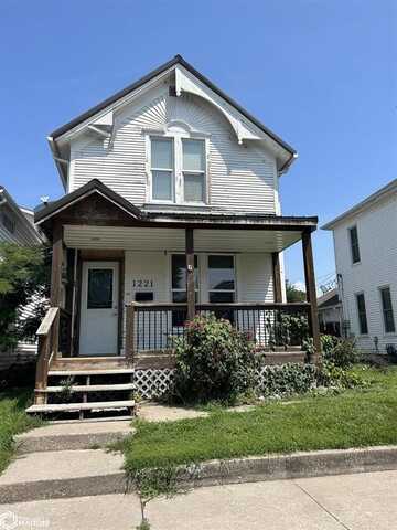 1221 Avenue G, Fort Madison, IA 52627