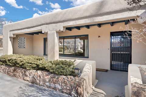 109 Roberts Lane, Taos, NM 87571