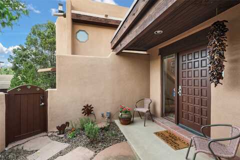 682 La Viveza Court, Santa Fe, NM 87501