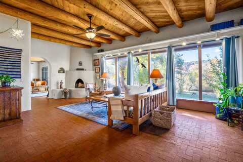 2 Florencio Road, Santa Fe, NM 87506