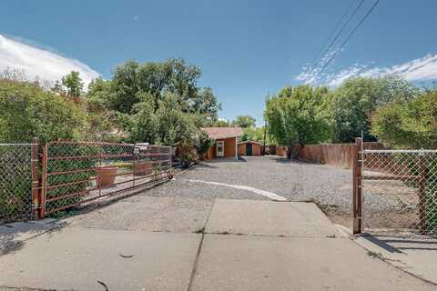 1012 Zuni, Espanola, NM 87532