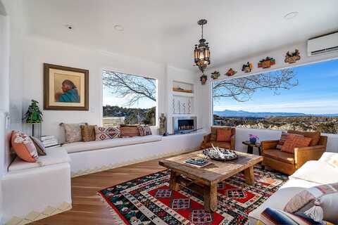 86 B Paseo Encantado NE, Santa Fe, NM 87506