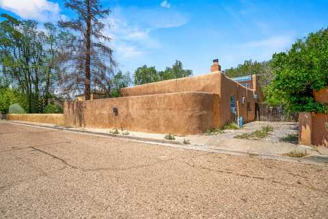 731 Montez Place, Santa Fe, NM 87501