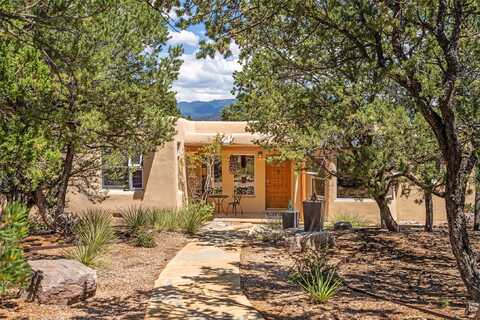 1072 Calle Largo, Santa Fe, NM 87501