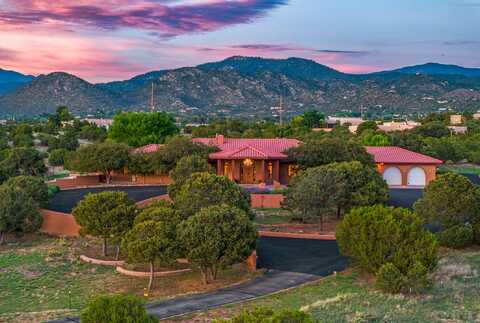 25 Toro Lane, Santa Fe, NM 87508