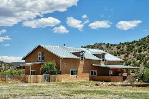 144 Hwy 341, La Madera, NM 87539