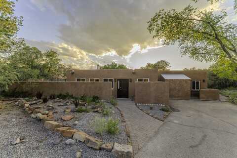 706 Juniper, Santa Fe, NM 87501