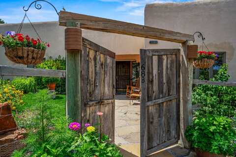 68 Old Las Vegas, Santa Fe, NM 87505