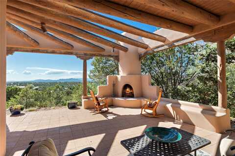 126 Vaquero, Santa Fe, NM 87508