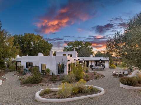 720 Karavas Rd, Taos, NM 87571