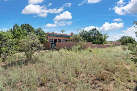 4 Camerada Road, Santa Fe, NM 87508