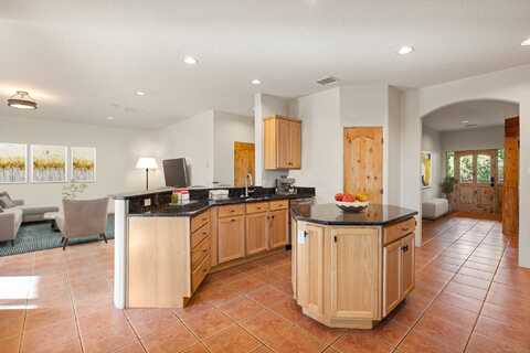 8 Zorrito Court, Santa Fe, NM 87508