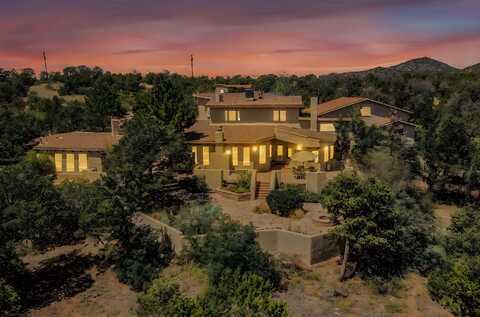 30 Apache Creek, Santa Fe, NM 87505