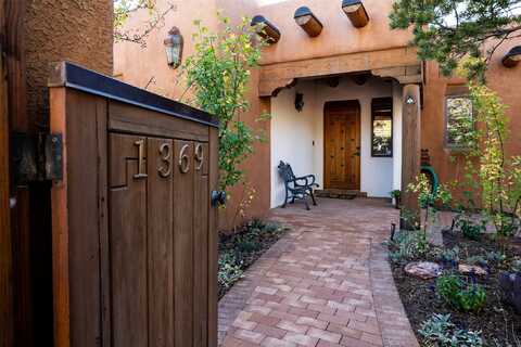 1369 Camino Sin Salida, Santa Fe, NM 87501