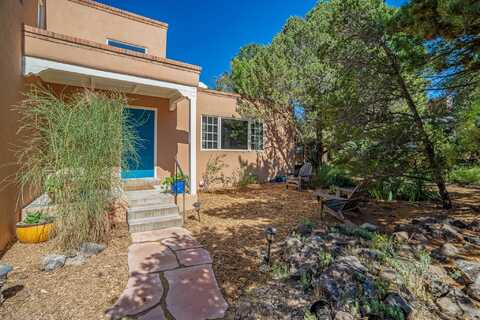 1417 Miracerros Loop S, Santa Fe, NM 87505