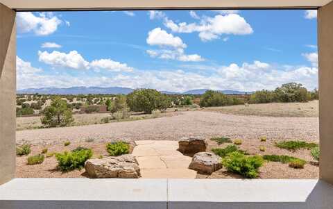 63 Paseo Aragon, Santa Fe, NM 87506