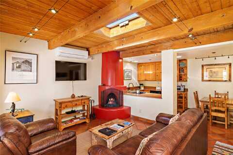 320 Artist Road, Santa Fe, NM 87501