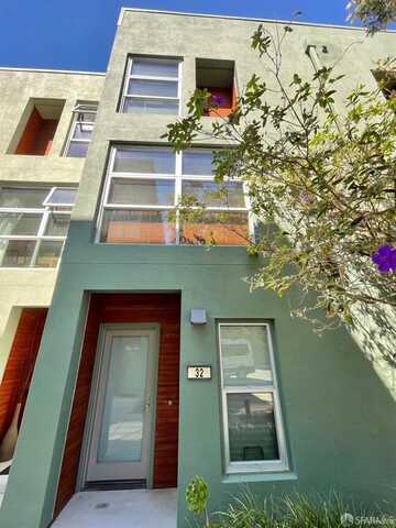 32 Glashaus Loop, Emeryville, CA 94608