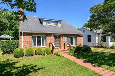 5 CENTER ST, WACHAPREAGUE, VA 23480