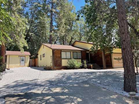 20707 Mammoth Drive, Lakehead, CA 96051