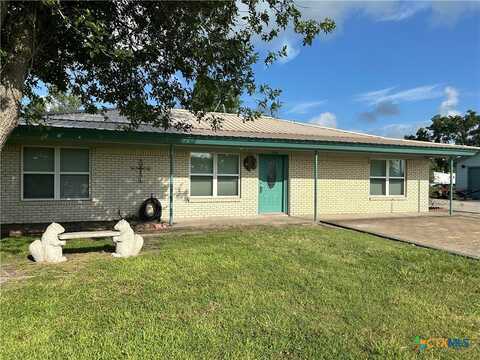 104 S 7th Street, Seadrift, TX 77983