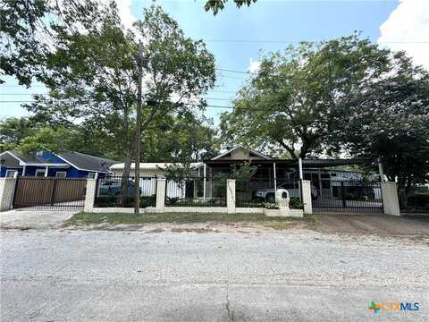 115 Ernst Street, Victoria, TX 77901