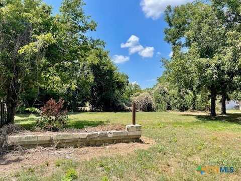 806 N Madison Avenue, Cameron, TX 76520