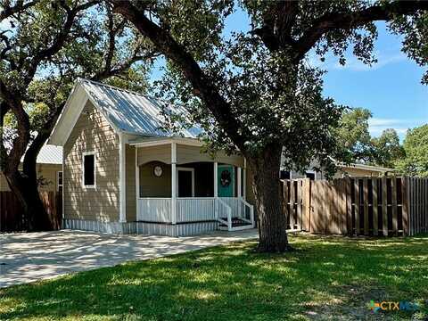 211 E Hugo Street, Yoakum, TX 77995