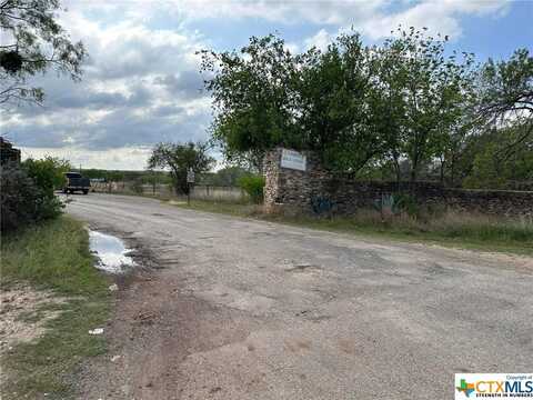 380 DOE Lane, Uvalde, TX 78801