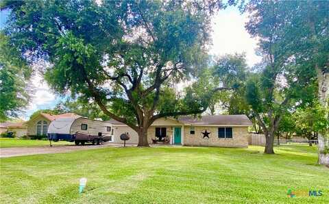 305 S Colorado Street, Edna, TX 77957