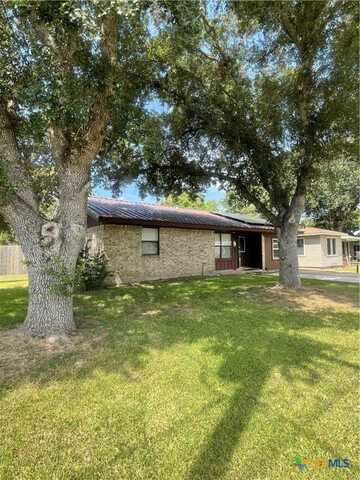 810 S 2nd Street, Ganado, TX 77962