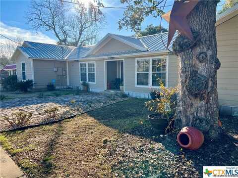 402 Dunn Street, Yoakum, TX 77995