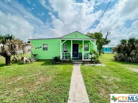 28 N Blackburn Avenue, Port Lavaca, TX 77979