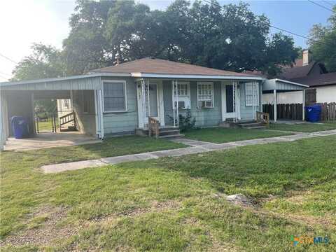 404 Sheehan Street, Yoakum, TX 77995