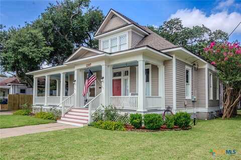 1207 N Bridge Street, Victoria, TX 77901