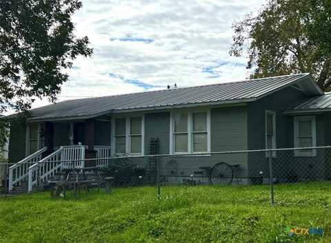 714 N Avenue B, Shiner, TX 77984