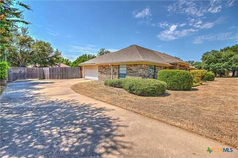 1304 Walden Circle, Hewitt, TX 76643