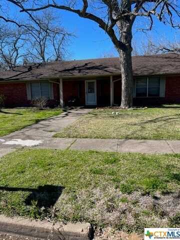 206 Hubbard Street, Yoakum, TX 77995