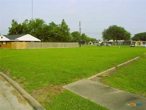 305 Rosewood Drive, Victoria, TX 77901