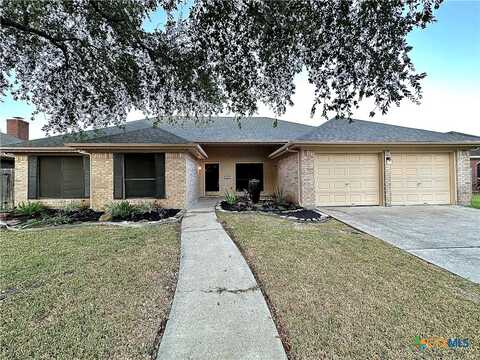 110 Ashford Drive, Victoria, TX 77904