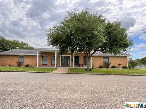 712 N Ridge Street, Hallettsville, TX 77964