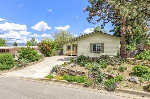 750 Oak Knoll Drive, Ashland, OR 97520