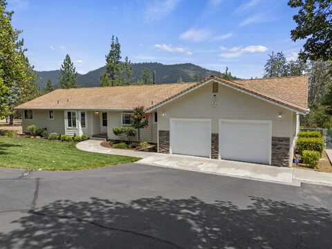 405 Crystal Drive, Grants Pass, OR 97527