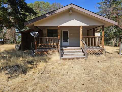 300 White Tail Drive, Eagle Point, OR 97524